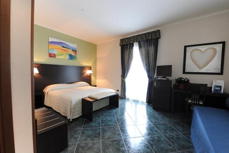 Hotel Palacavicchi Ciampino Bagian luar foto