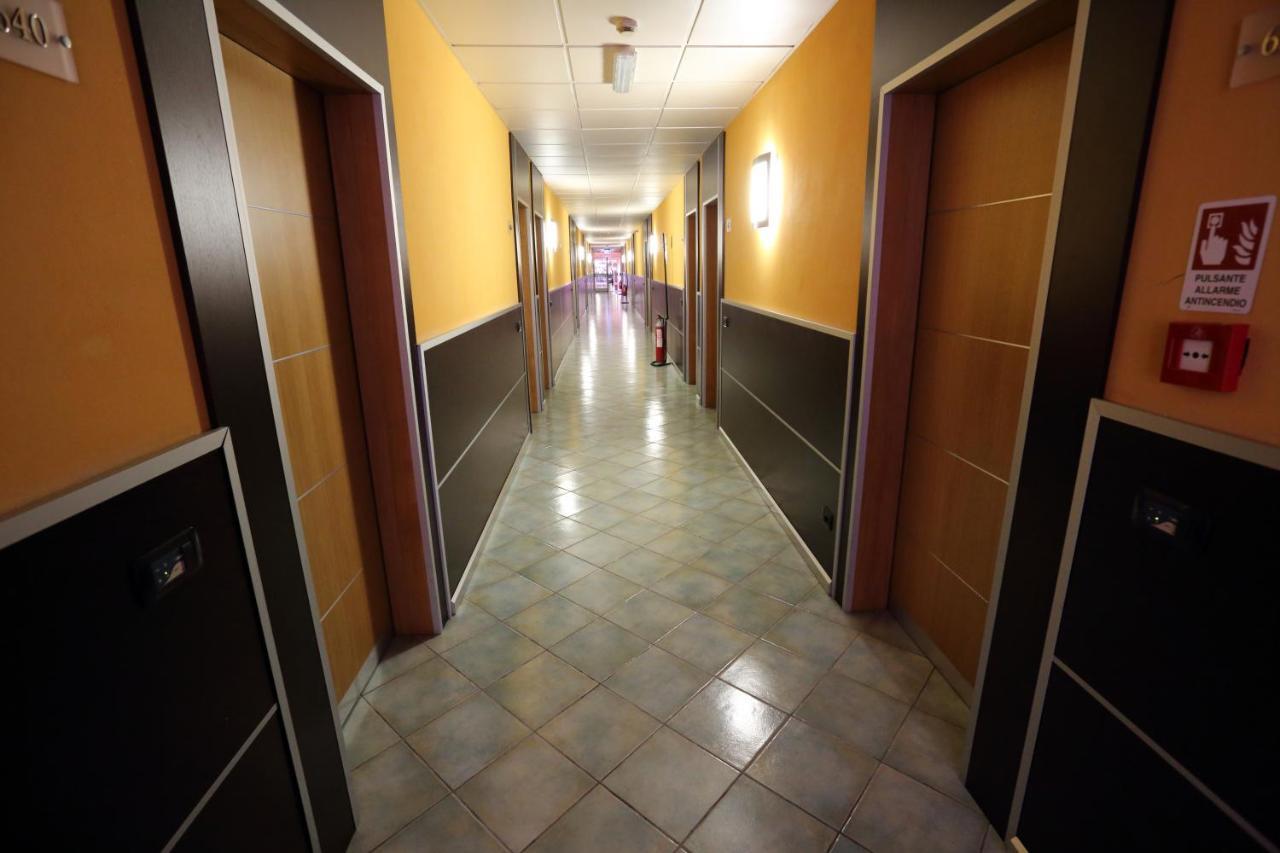 Hotel Palacavicchi Ciampino Bagian luar foto