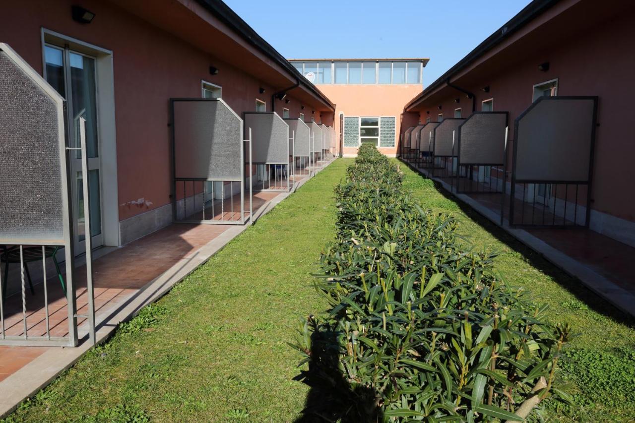 Hotel Palacavicchi Ciampino Bagian luar foto