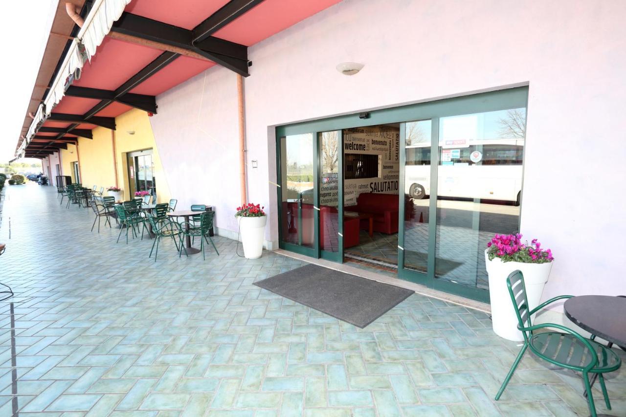 Hotel Palacavicchi Ciampino Bagian luar foto