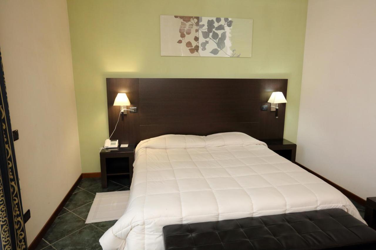 Hotel Palacavicchi Ciampino Bagian luar foto