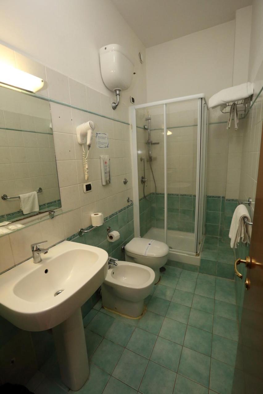 Hotel Palacavicchi Ciampino Bagian luar foto