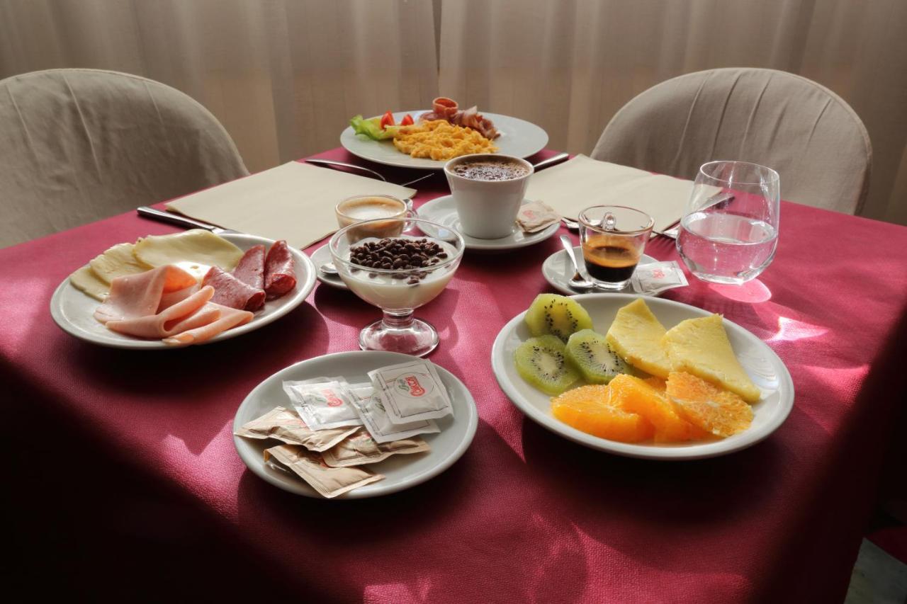 Hotel Palacavicchi Ciampino Bagian luar foto