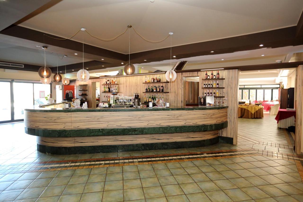 Hotel Palacavicchi Ciampino Bagian luar foto