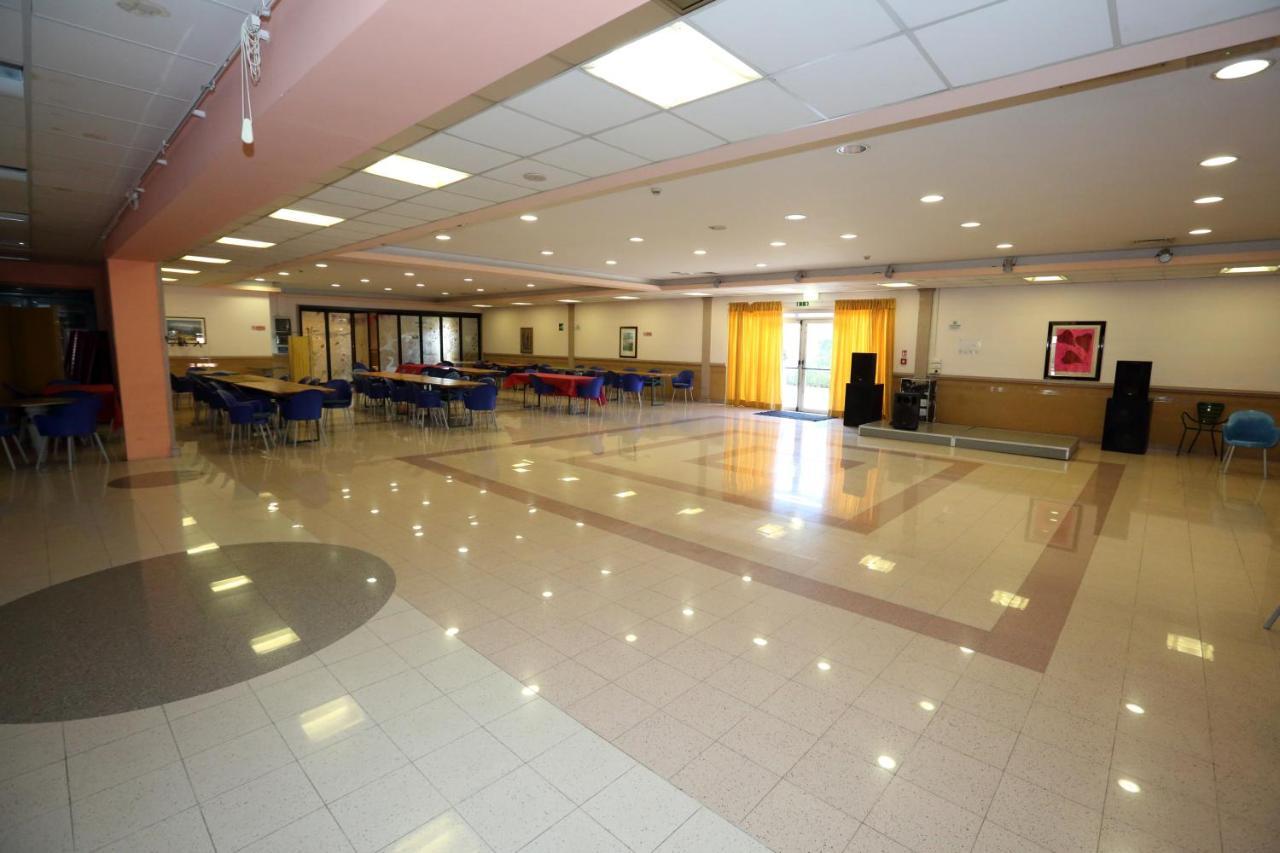 Hotel Palacavicchi Ciampino Bagian luar foto