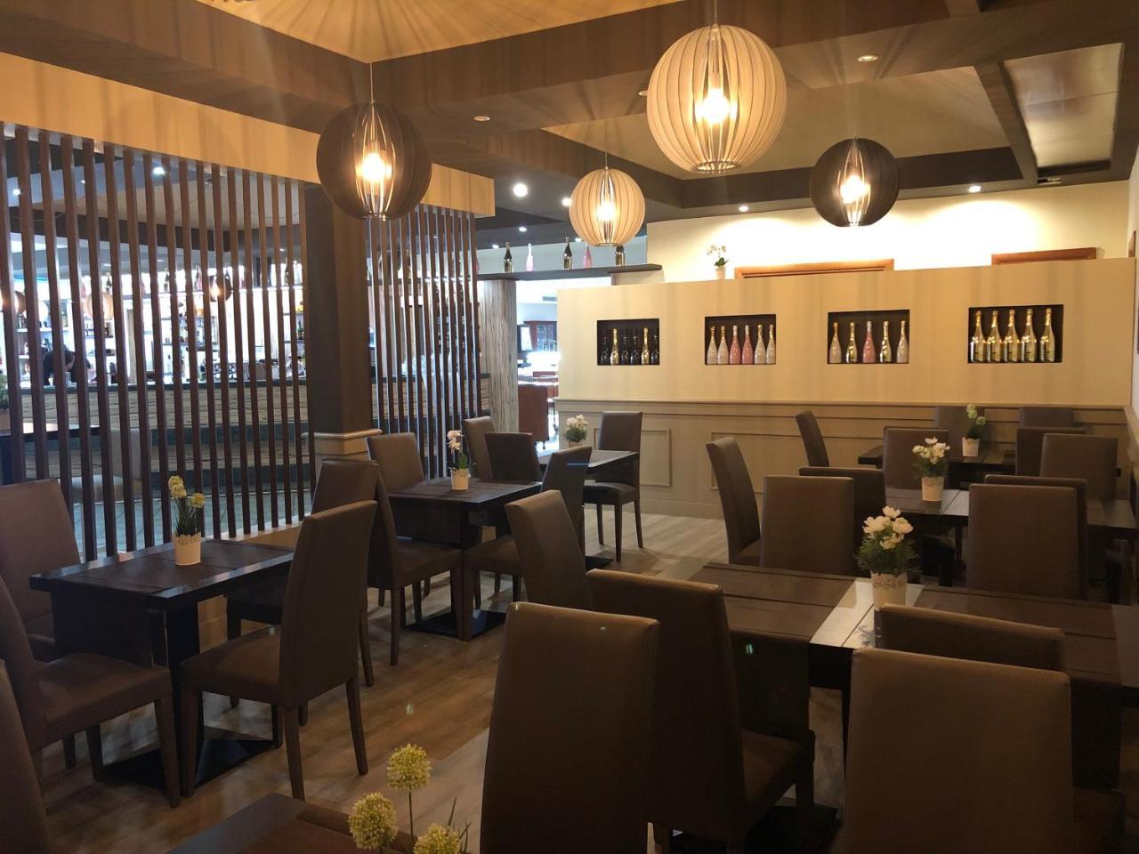 Hotel Palacavicchi Ciampino Bagian luar foto