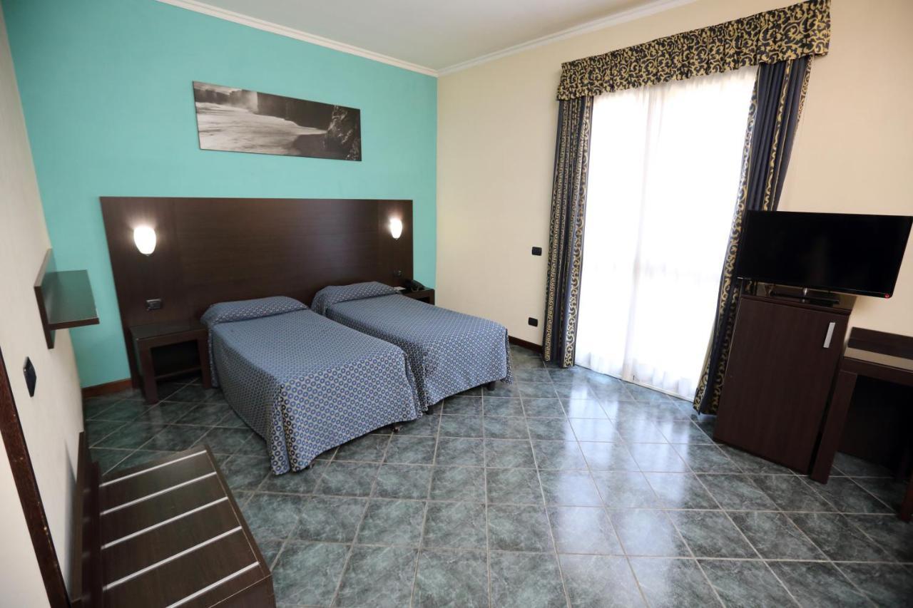 Hotel Palacavicchi Ciampino Bagian luar foto
